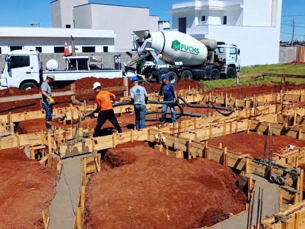 Bombeamento de concreto em obra